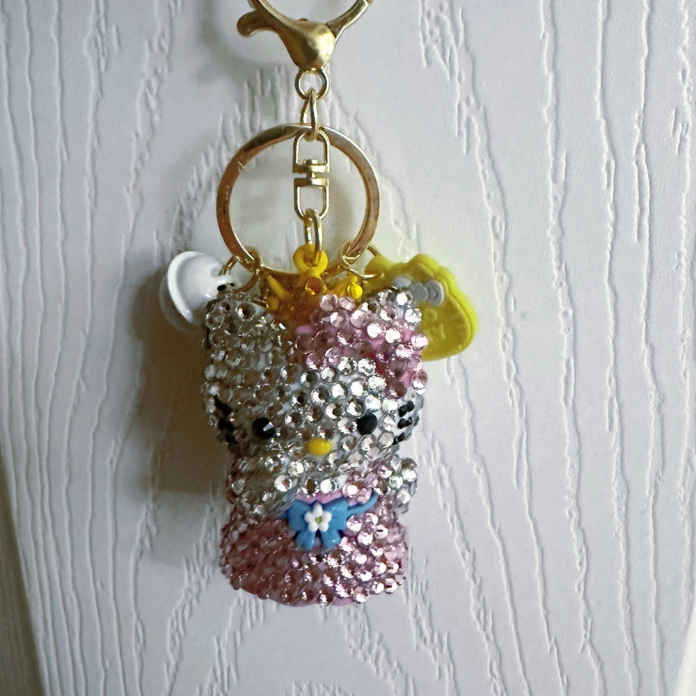 Sparkling Pink Crystal Keychain ，Cute Hello Kitty